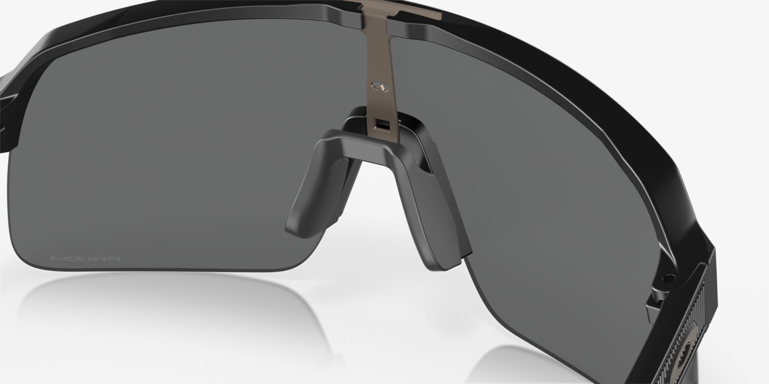Oakley OO9463 Sutro Lite Sunglasses | LensCrafters