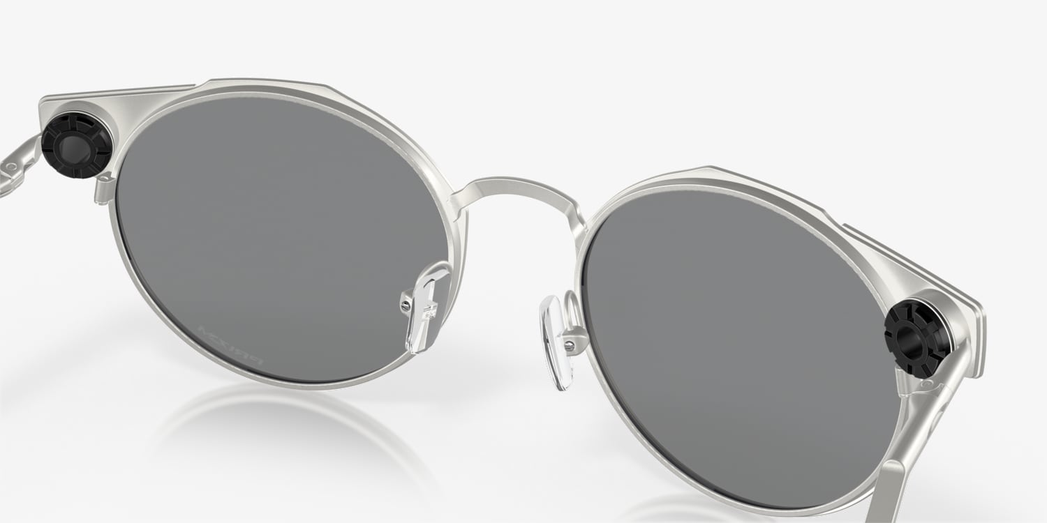 Oakley OO6046 Deadbolt™ Sunglasses | LensCrafters